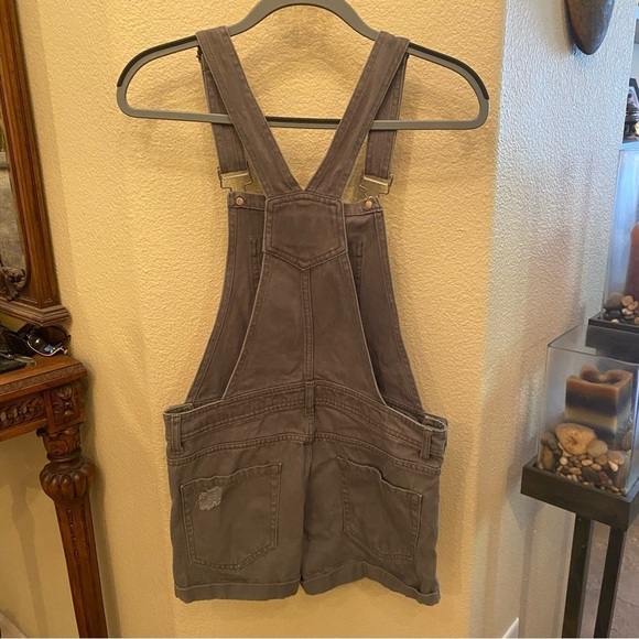 FOREVER 21 Women Olive Ripped Denim Overall Shorts Size 27 - Picture 5 of 7